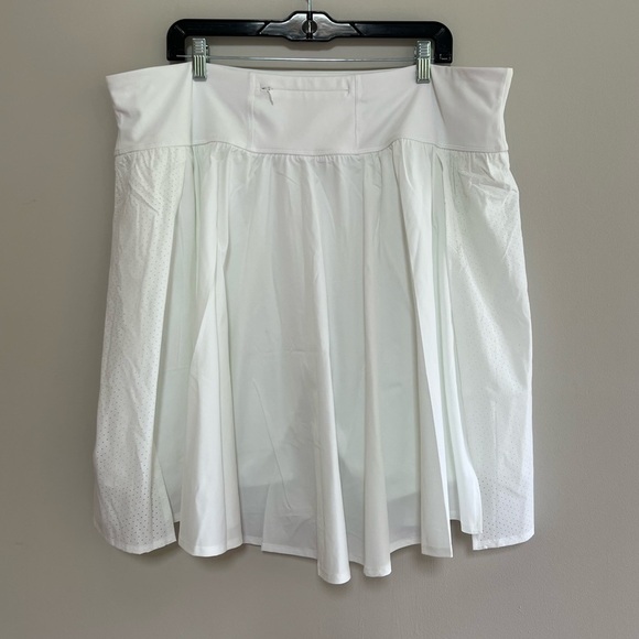 Spanx White Get Moving Skort, size 3X - Picture 3 of 10